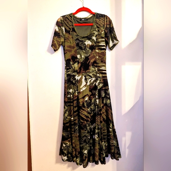 Woman's Dress - Picture 1 of 9